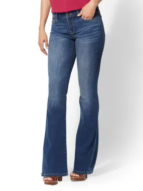 Petite Mid-Rise Curvy Bootcut Jeans - Blue Honey