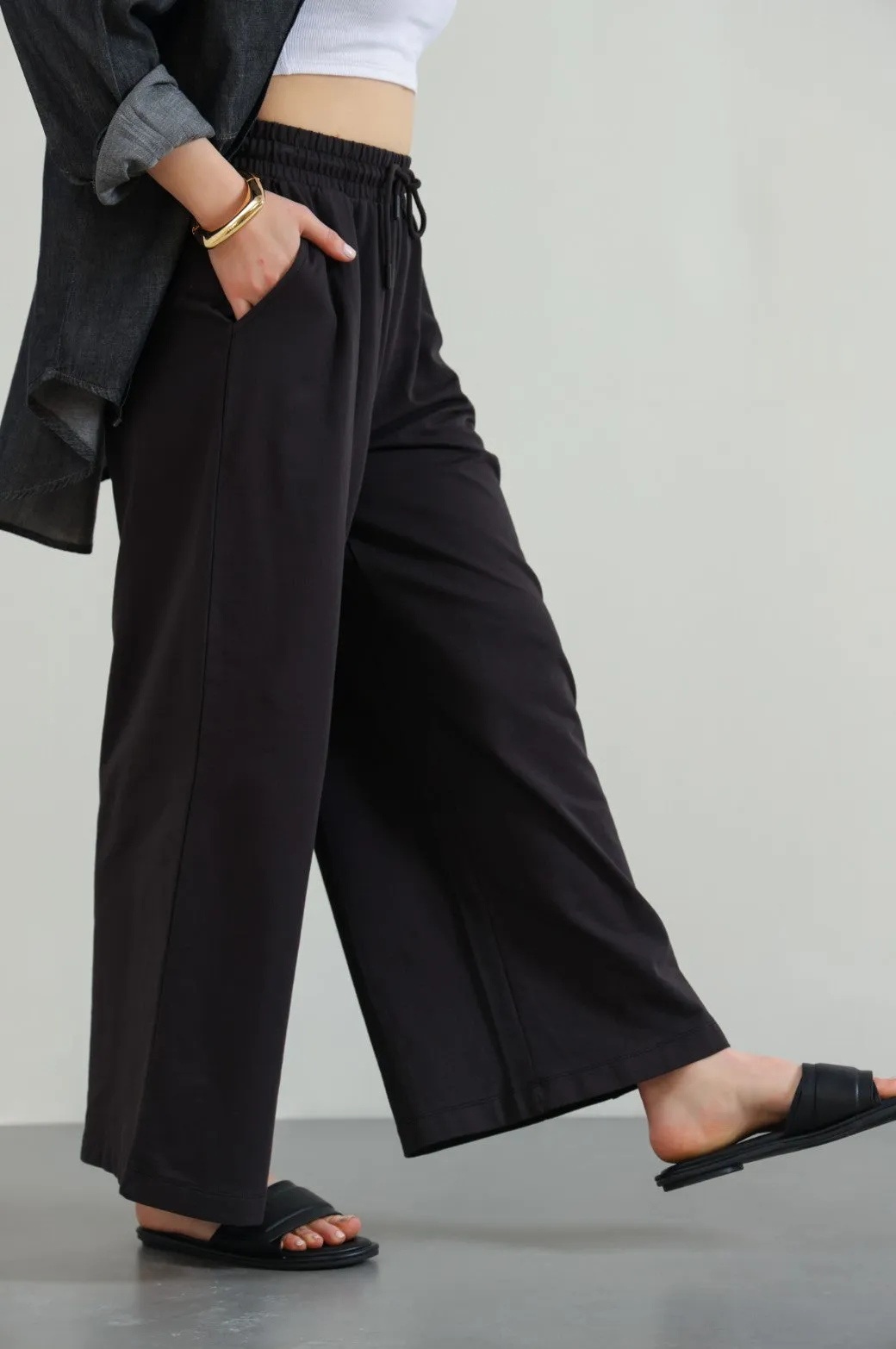 WIDE-LEG TROUSERS