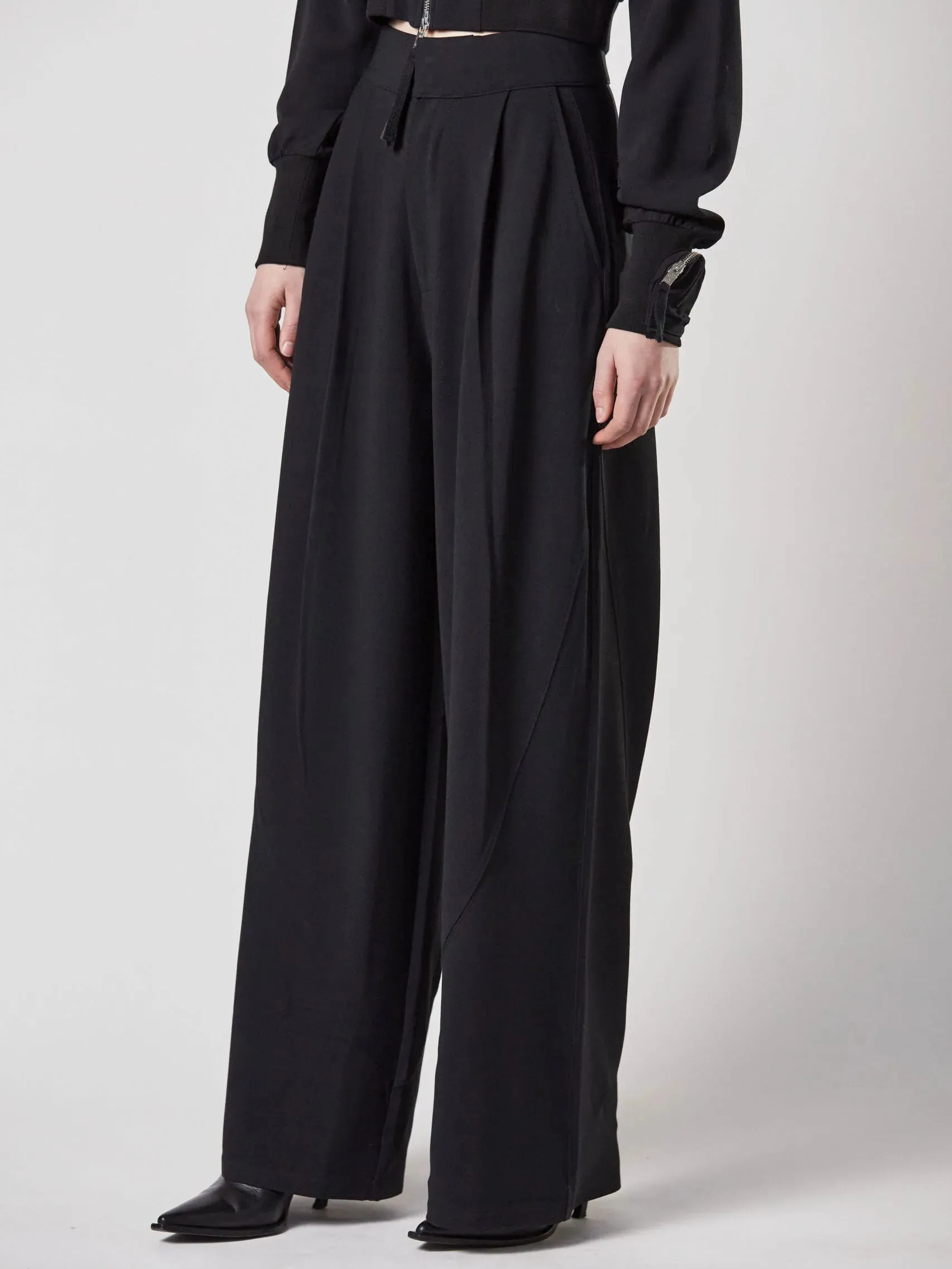 Wide leg trousers